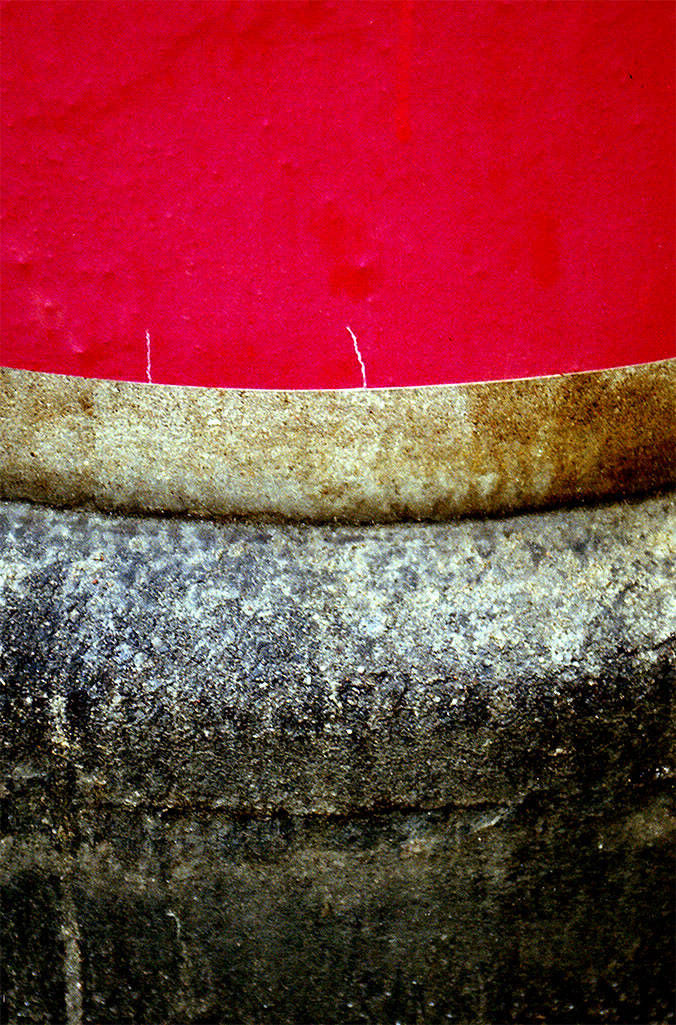 Sockel Litfasssäule mit roter Werbung (c110_04a) · 06/2003